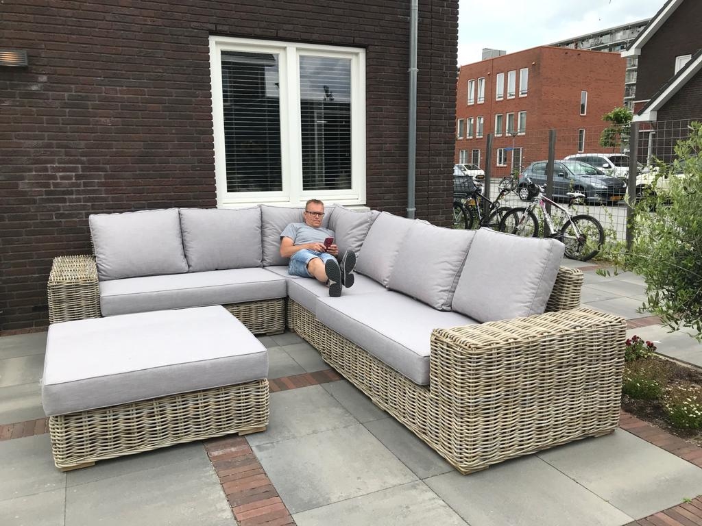 Straks heerlijk op ons Loungeset onder de overkapping zitten op een zwoele zomeravond.