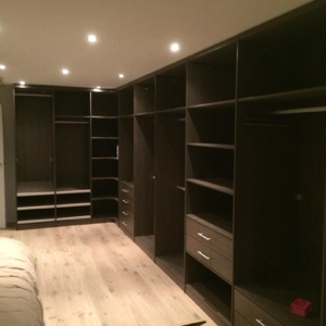 Begehbarer Kleiderschrank