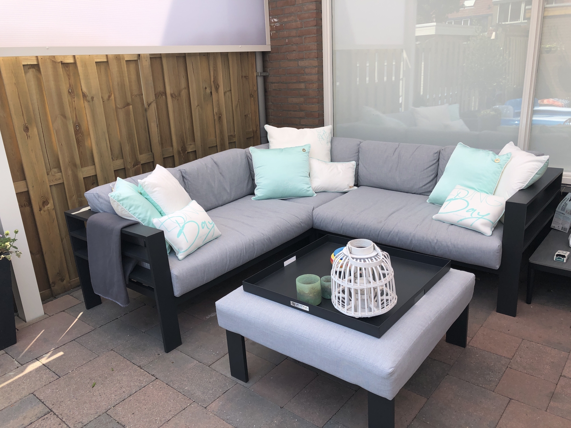 Onze tuin is helemaal compleet met deze fantastische loungeset van AVH