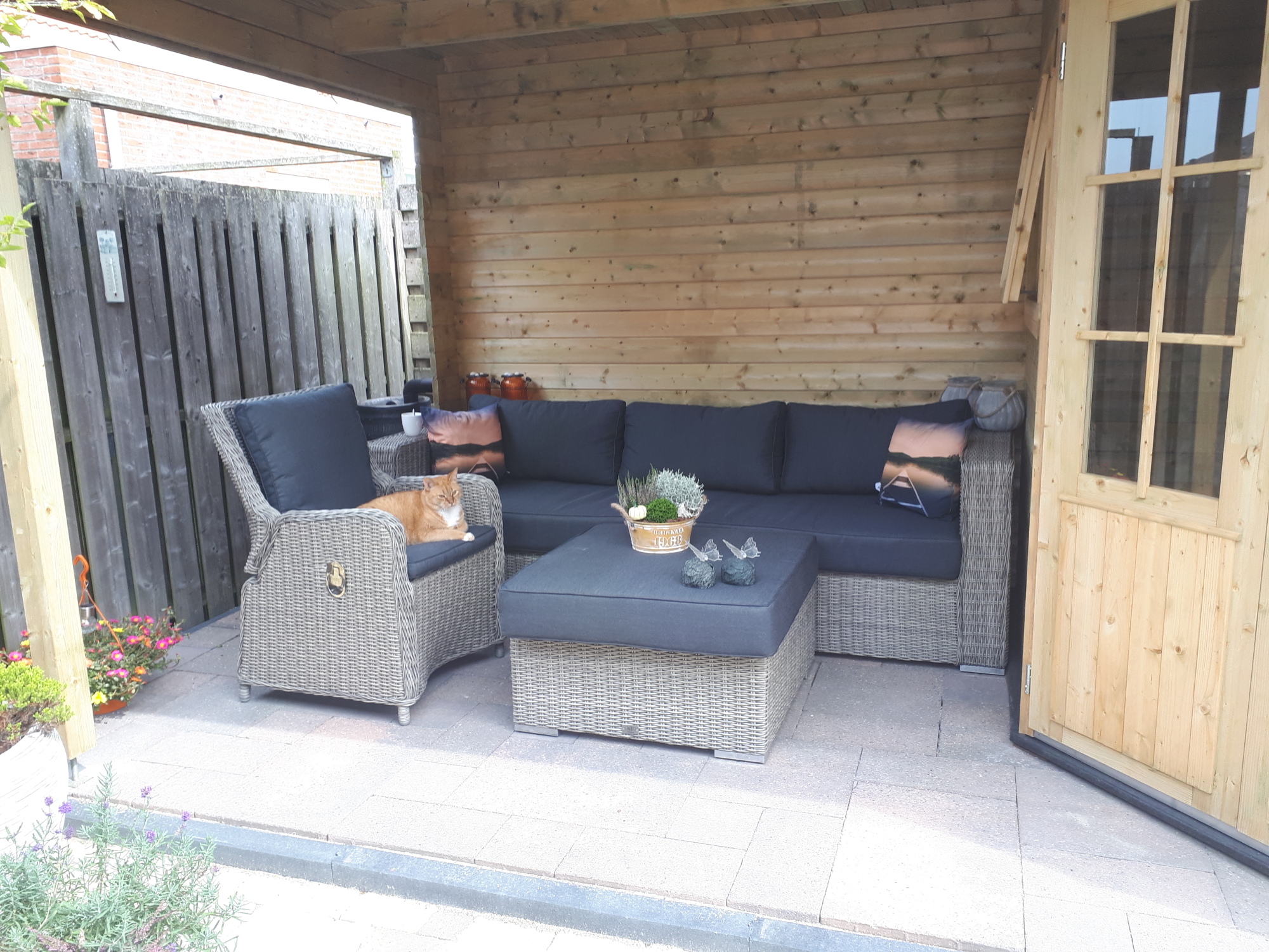 Wij zijn heel blij met ons nieuwe loungeset.