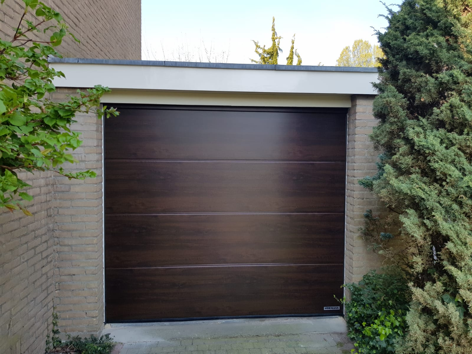 Hormann Garagedeur met houtprint donkerbruin