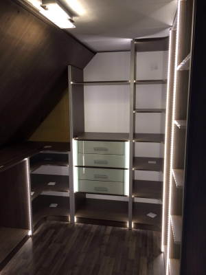 Begehbarer Kleiderschrank