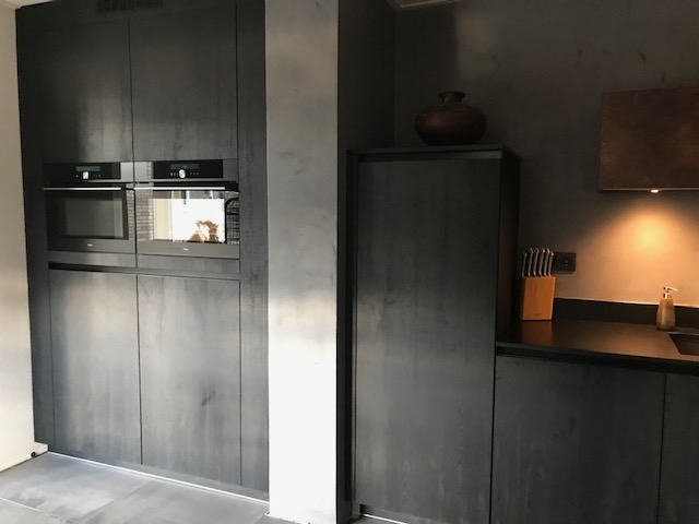 Zwarte moderne keuken