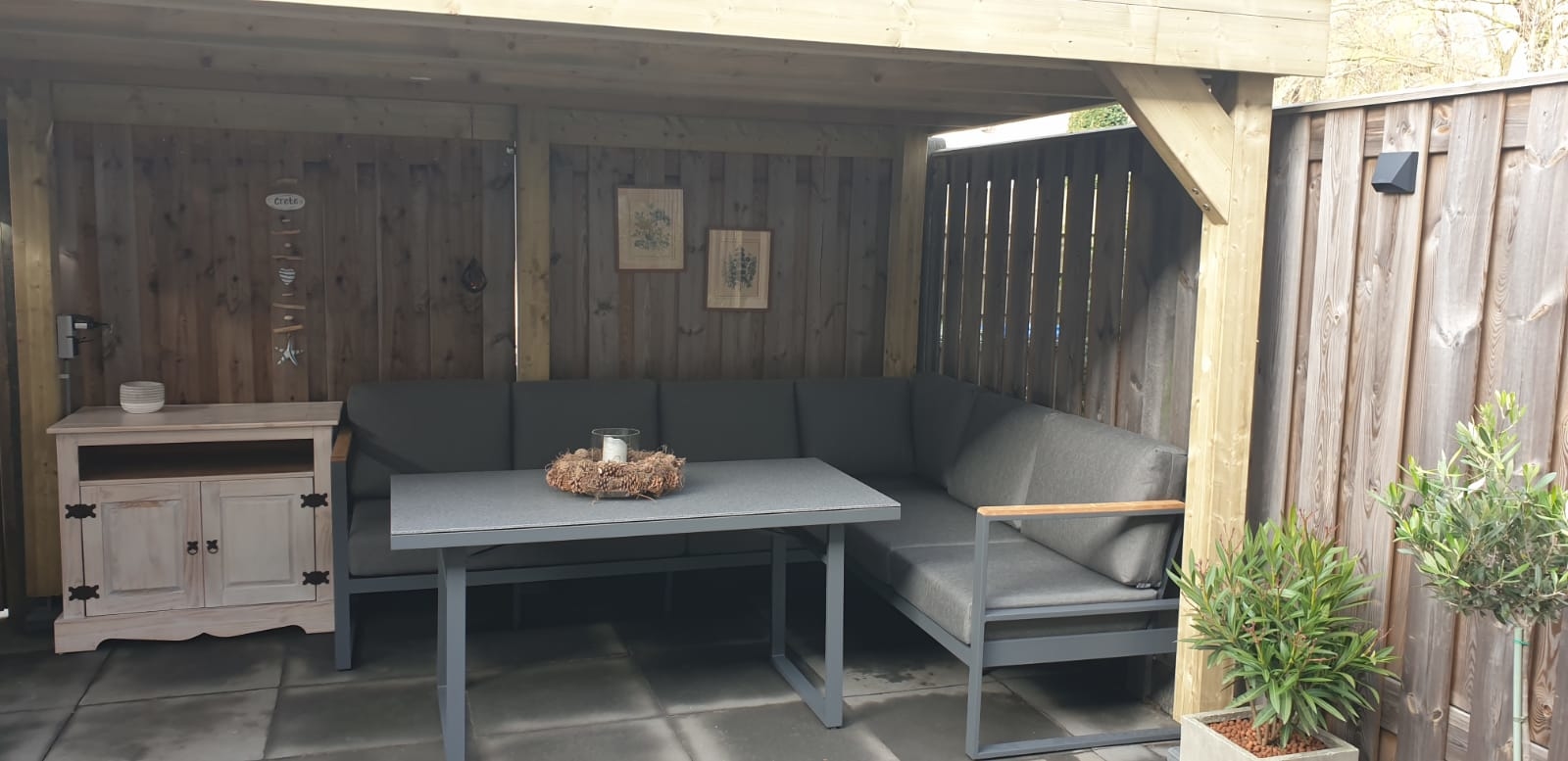 De recent bij AVH gekochte Montigo lounge/diningset