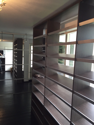 Begehbarer Schrank