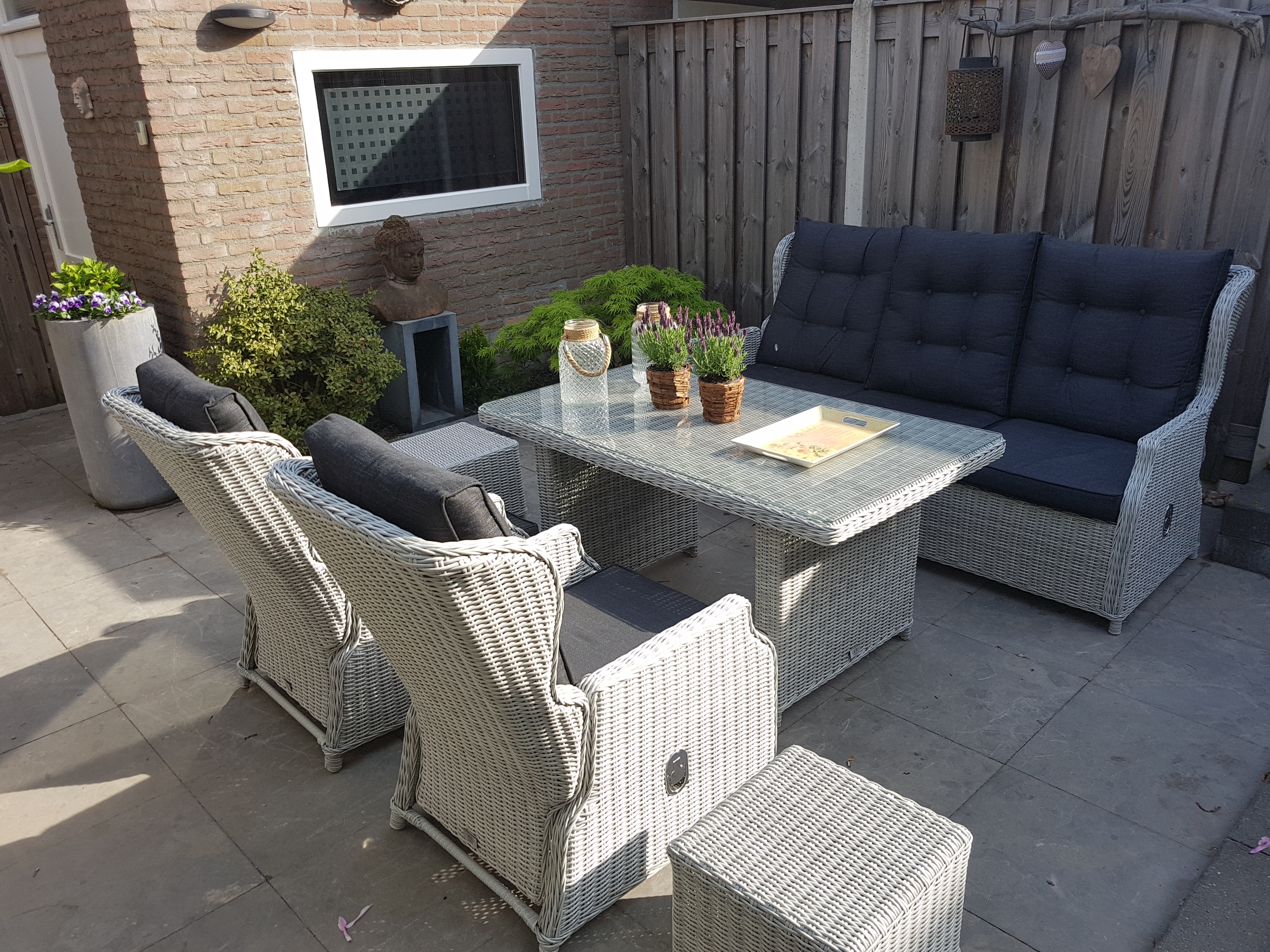 Een AVH outdoorset staat overal op zijn plek