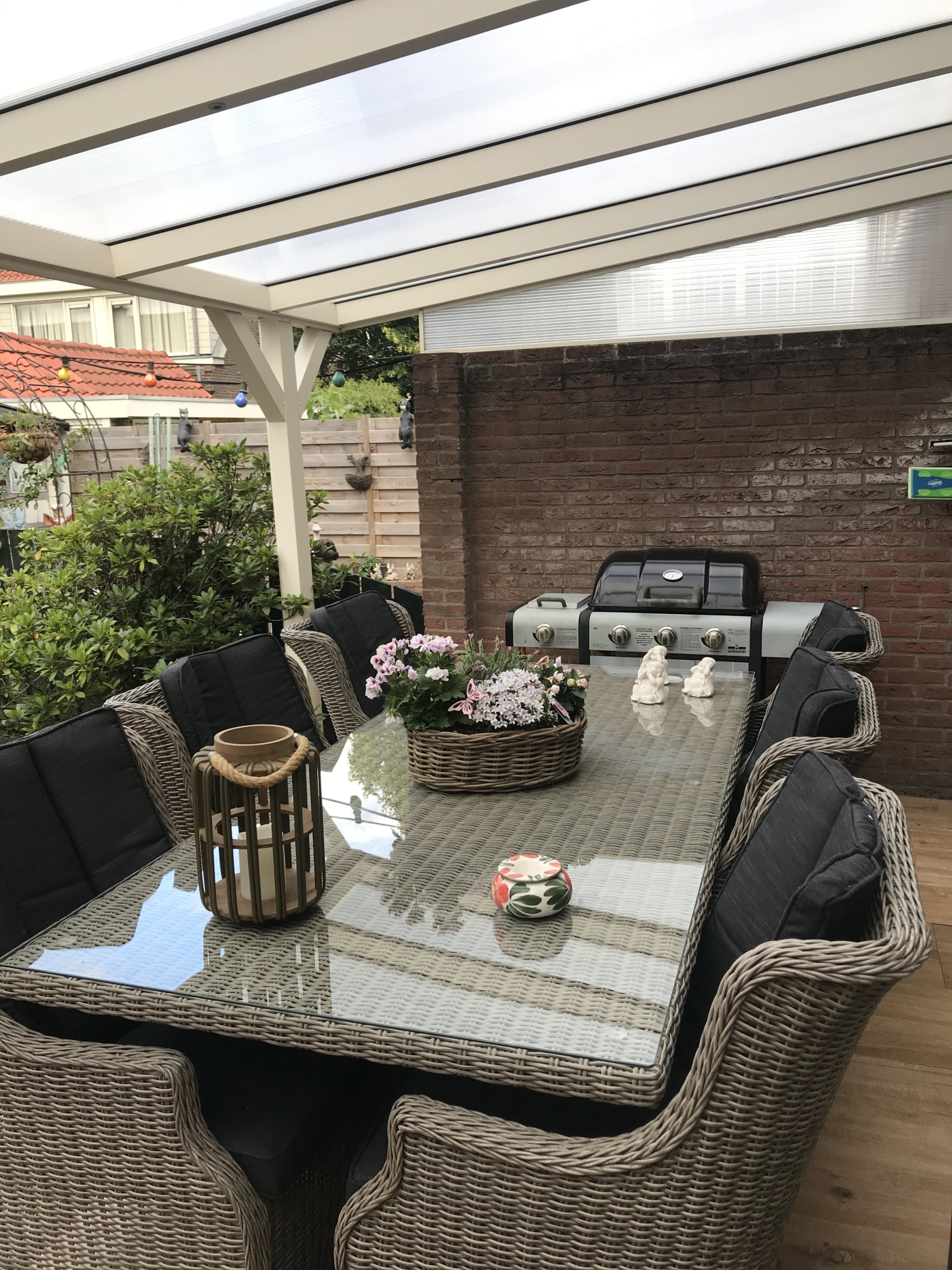 Lekker buiten gezeten ben zo blij met me nieuwe tuinset ben nu aan het sparen voor een loungebank