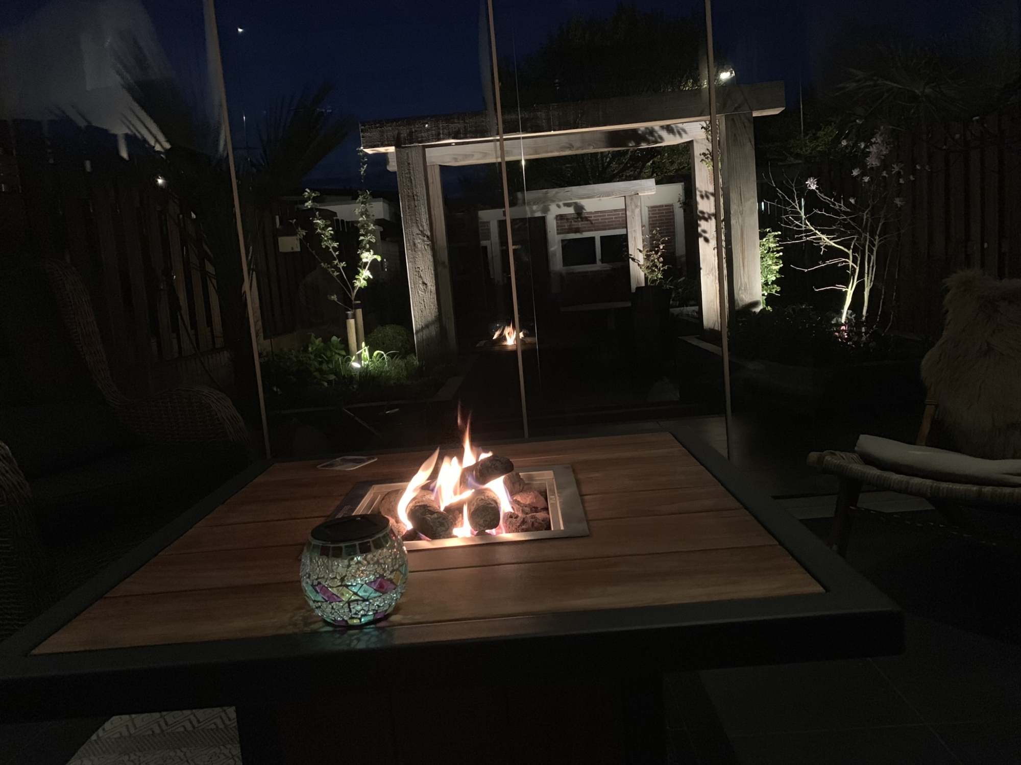 Met een vuurtafel van AVH maakt je je tuinkamer zoveel gezelliger.