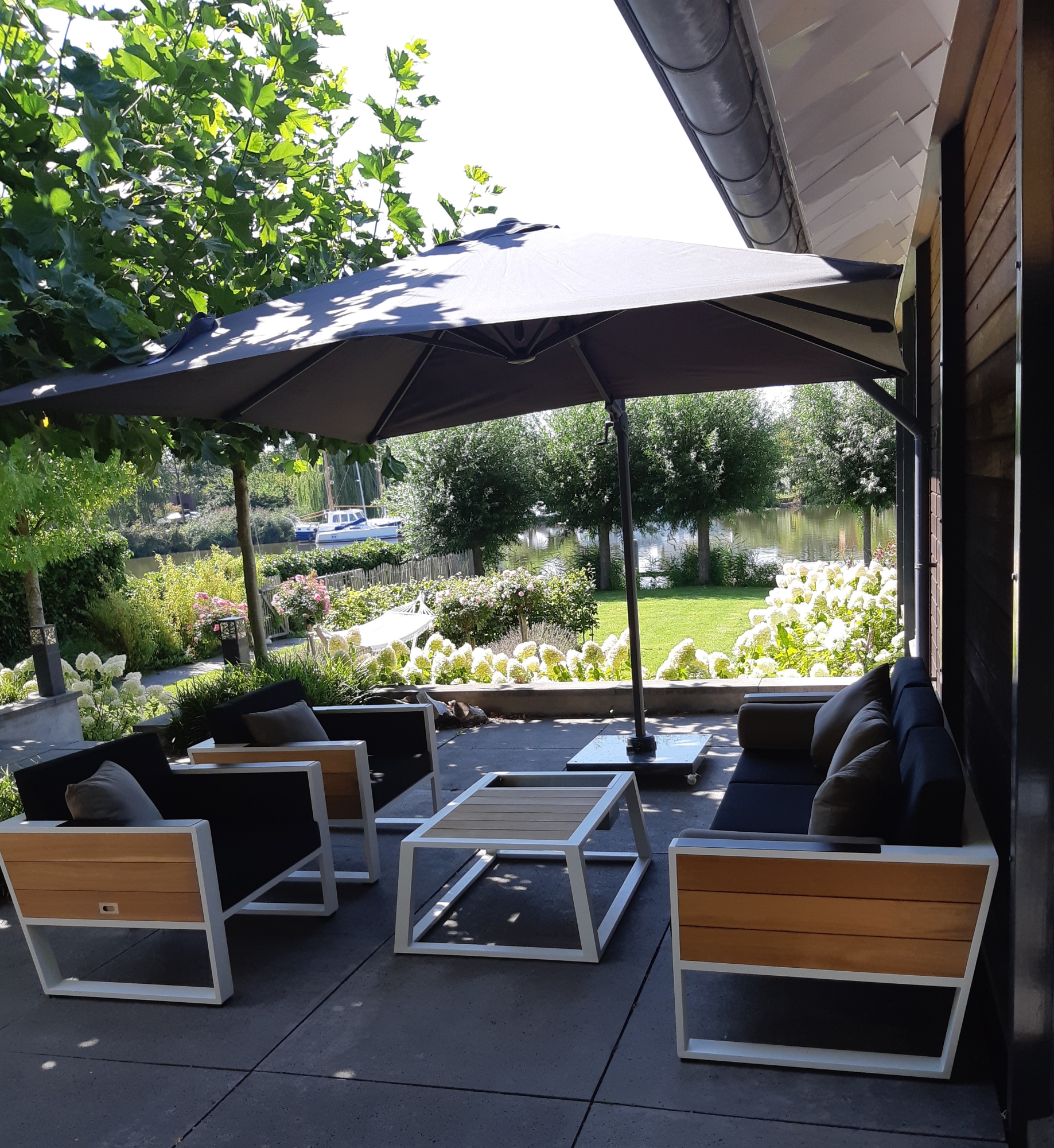 Vakantie in eigen tuin met de heerlijke tuinset York!