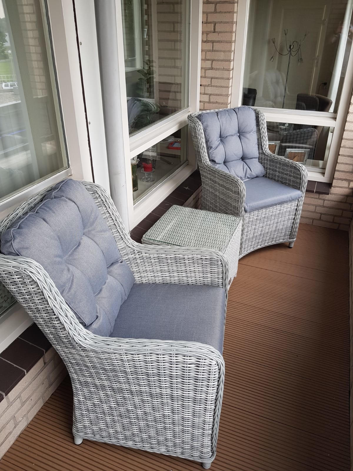 Met de stoelen en tafel van AVH-Outdoor is ons balkon compleet en kunnen we heerlijk genieten