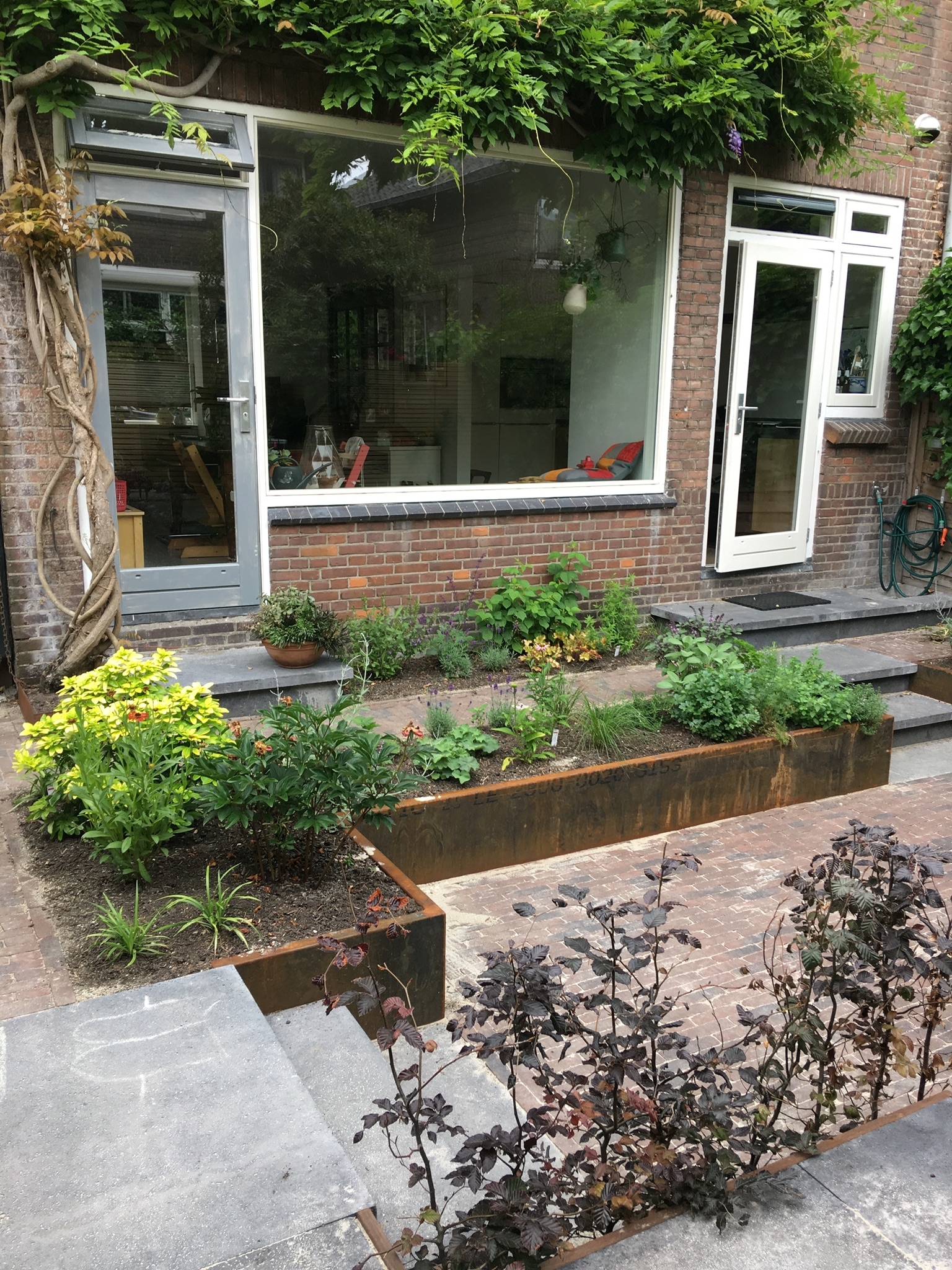 Stadstuin met zitkuil in Rotterdam