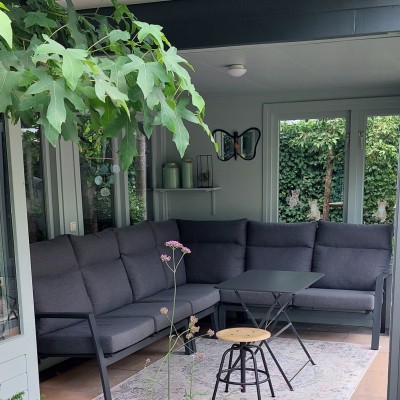 Sinds we deze loungebank hebben zitten we meer buiten dan binnen!