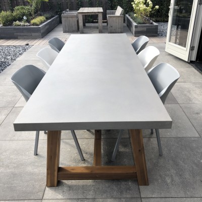 Super blij met onze prachtige tuintafel