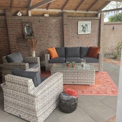 Zo blij met deze prachtige luxe loungeset van AVH.