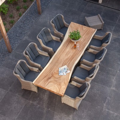 Een helder advies van tim bij AVH heeft er voor gezorgd dat wij nu een hele mooie boomstamtafel in onze tuin hebben