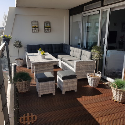 Ook op ons balkon staat de set van AVH prachtig.