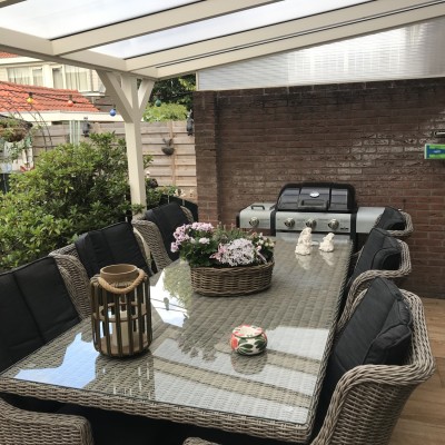 Lekker buiten gezeten ben zo blij met me nieuwe tuinset ben nu aan het sparen voor een loungebank
