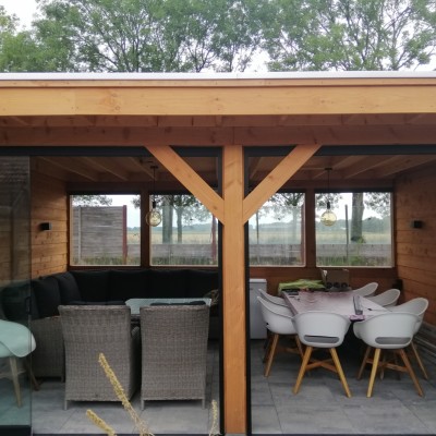 Heerlijk vertoeven in onze overkapping met avh tuinmeubelen