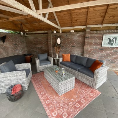 Zo blij met deze prachtige luxe loungeset van AVH.