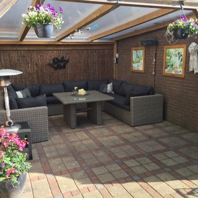 Heel blij met de Roma U hoek dining loungeset, helemaal gebracht in het hoge noorden