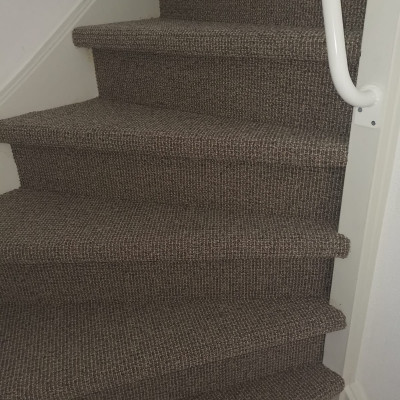 Dichte trap gestoffeerd met tapijt van Desso