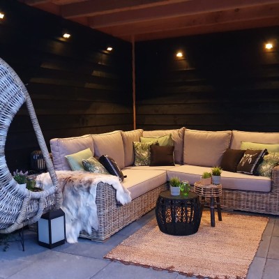 Niks is fijner dan na je werk neer te ploffen op deze heerlijke loungeset!