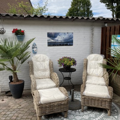 Deze heerlijke stoelen met voetenbankje