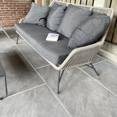 Heerlijk tafelen met 2 of 10 personen dankzij de prachtige tafel!