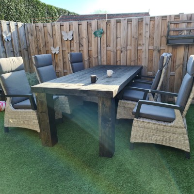 genieten van onze nieuwe tuinstoelen