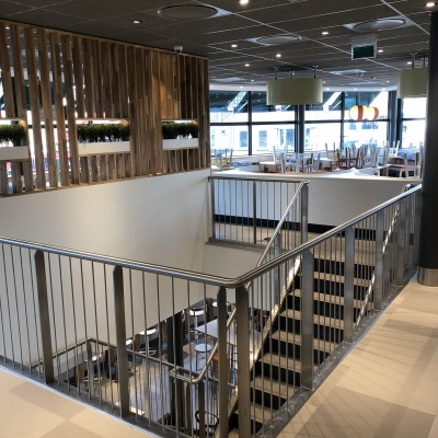 iStairs stalen bordestrap met RVS hekwerk