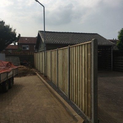 Schutting hout- beton in Warnsveld geplaatst
