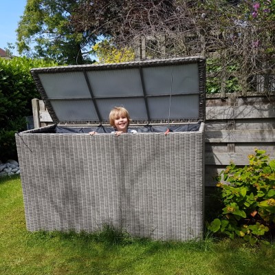 Wat een verrassend ruime kussenbox van AVH outdoor tuinmeubelen!