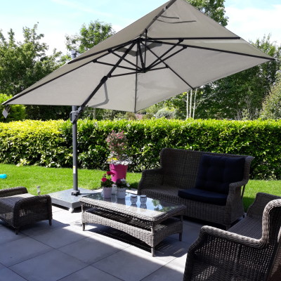 Heerlijk genieten in de zon, van de schaduw?