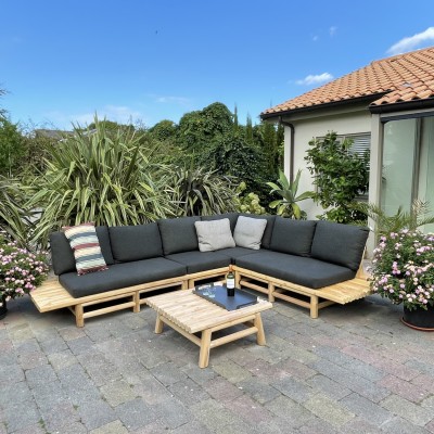 Deze prachtige en volledig uit teak hout vervaardigde Lounge set