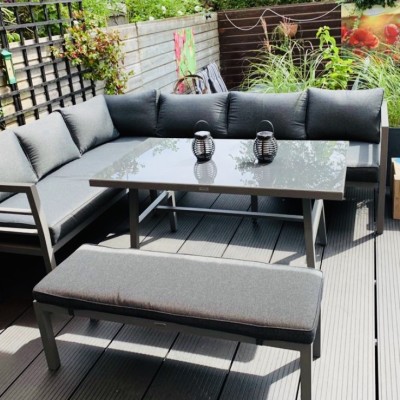 Heerlijk genieten van onze net nieuw aangelegde tuin.