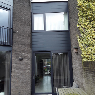 Antracietgrijze kunststof kozijnen - Geerdinkhof Amsterdam