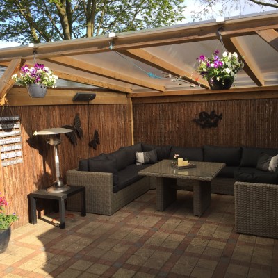 Heel blij met de Roma U hoek dining loungeset, helemaal gebracht in het hoge noorden