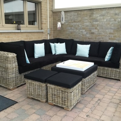 In onze nieuwe loungeset van AVH Outdoor krijgen we elke dag een vakantiegevoel !