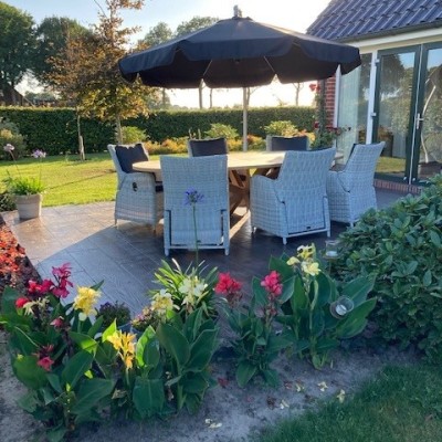 Genieten met dit mooie weer van de prachtige tuinset.