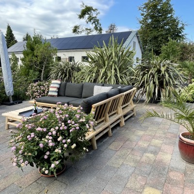 Deze prachtige en volledig uit teak hout vervaardigde Lounge set