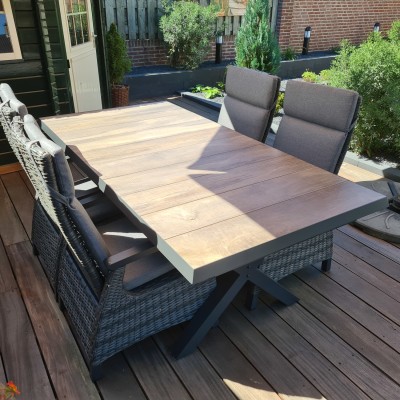 Zeer mooie tuinmeubelen waar we lang van genieten.