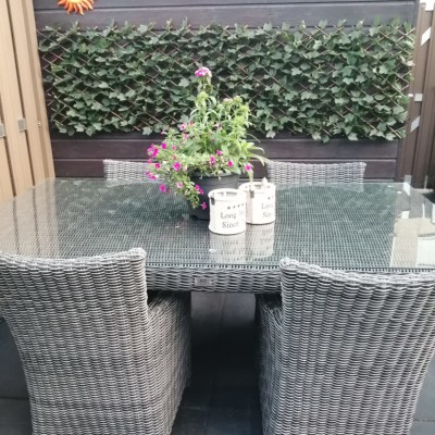 Met deze mooie Bergamo tafel, schijnt de zon altijd in onze tuin.