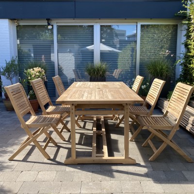 Wie wil er nu nog op vakantie met zo’n prachtige tuinset!