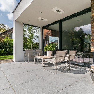 Veranda met warmtelampen/ buitenhaard