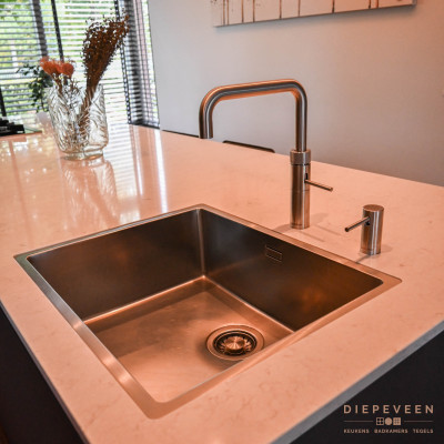 Moderne keuken met marmer