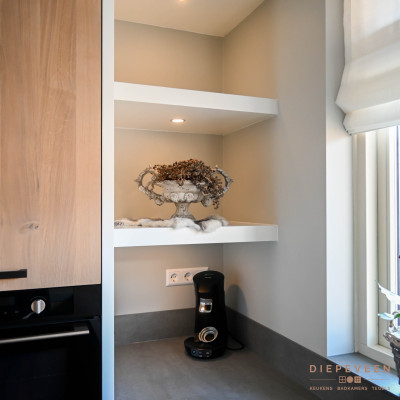 Moderne keuken met hout