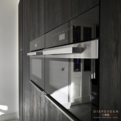 Volledig voorzien van zwart Miele apparatuur