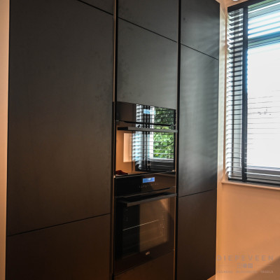 Moderne keuken zwart met goud