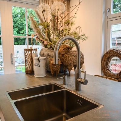 moderne keuken met eiland