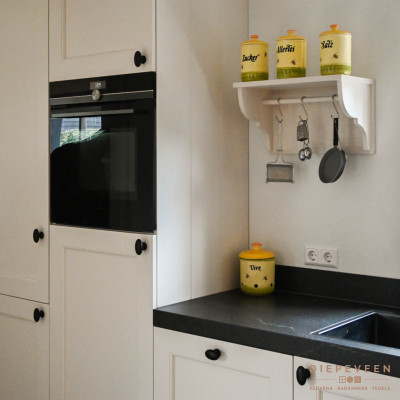 Landelijke witte keuken